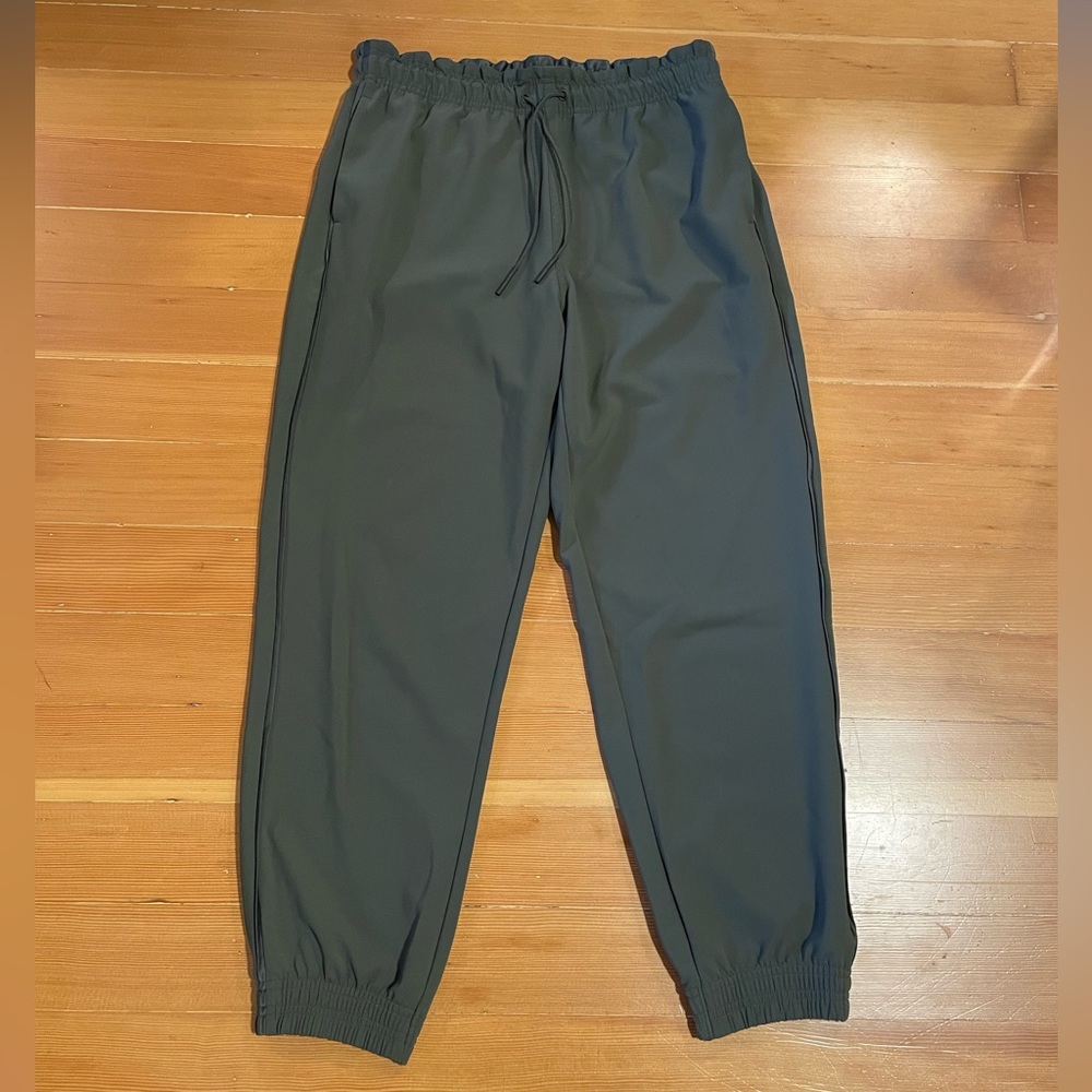 Athleta Metropolis Jogger Green Size 6